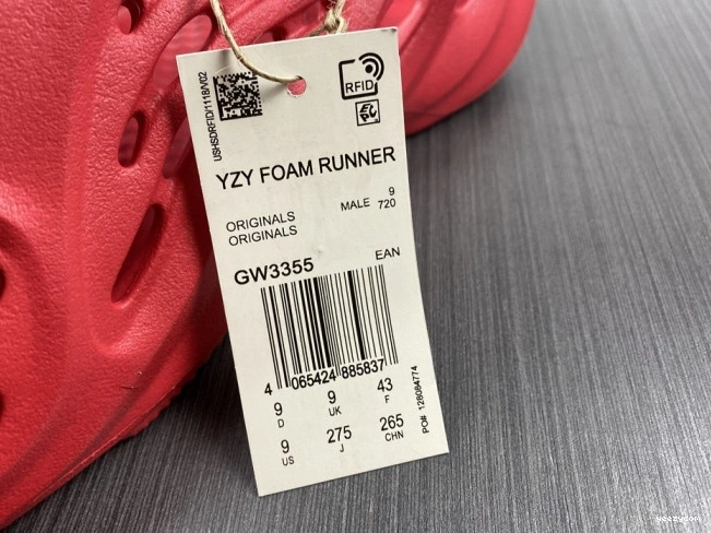 Red Foam Adidas CW3355 Yeezy 0929